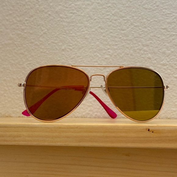 Betsey Johnson reflective aviator sunglasses - Picture 5 of 5